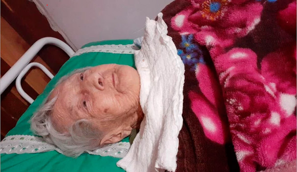 Dona Sinibalda dos Santos Machado, 98 anos de vida, reside no bairro Navegantes, em Encantado.