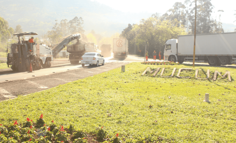 Muçum: EGR faz recapeamento asfáltico em trevo de acesso