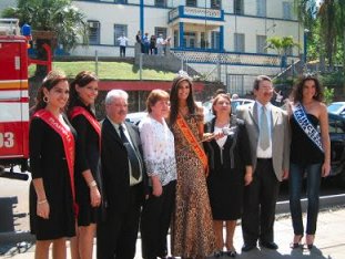 O então prefeito Agostinho Orsolin e o vice Luiz Pedro Dalla Lasta recebem a miss Brasil. Foto: Blog pessoal Natália Anderle