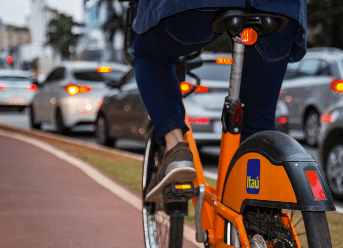 A prática da bicicleta contribui para diminuição de CO2, custo-benefício e saúde das pessoas e cidades; Tembici fomenta ações de uso seguro do modal