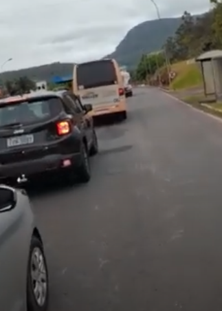 Lentidão na Praça de Pedágio de Encantado irrita motoristas; veja o vídeo