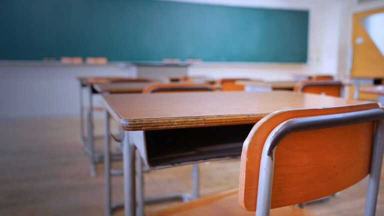 Eduardo Leite propõe a prefeitos volta das aulas presenciais no final de agosto