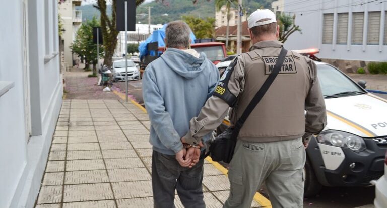 Encantadense é preso ao tentar vender objetos furtados