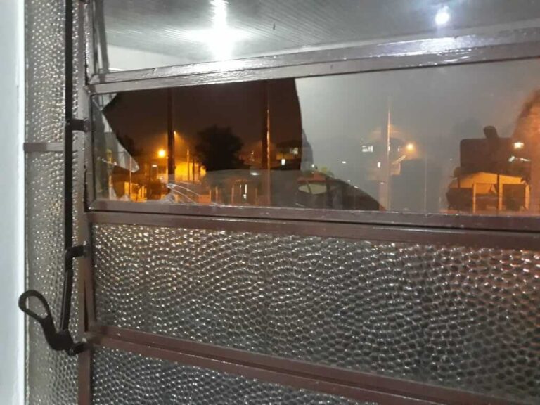 Escola pública é alvo de vandalismo em Encantado