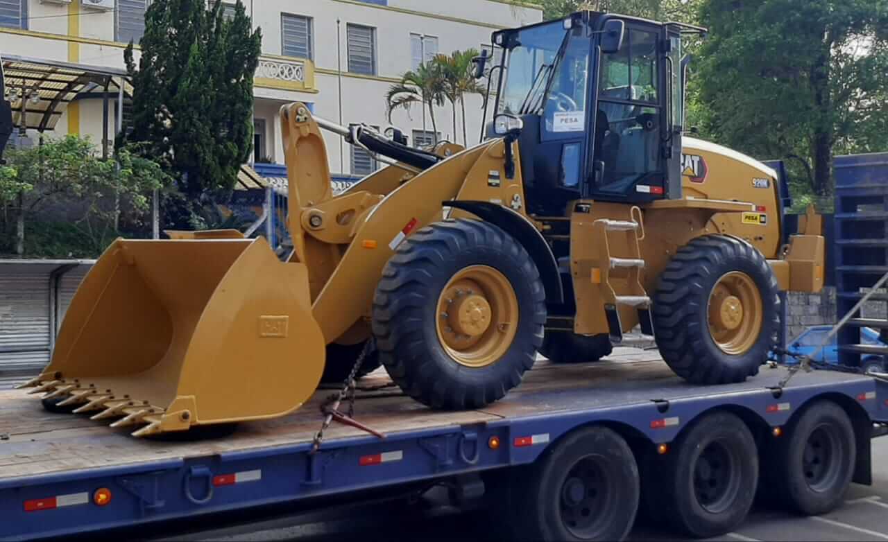 Pá Carregadeira será usada pela Secretaria de Obras Públicas.