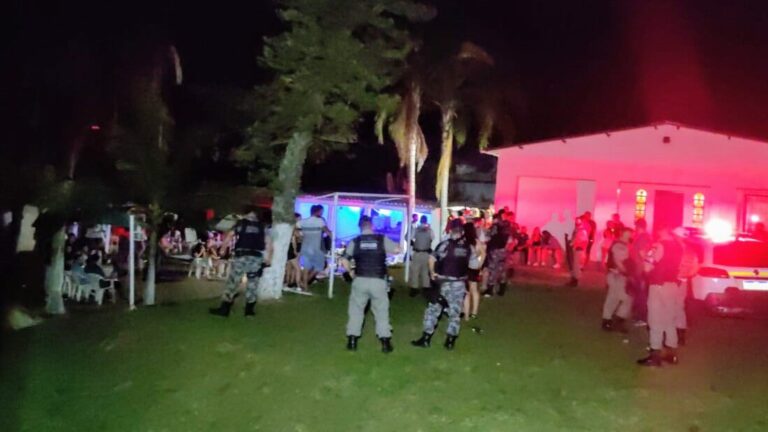 Covid-19: Após denúncias, BM encerra festa clandestina em Taquari. Proprietário é multado em R$ 5 mil