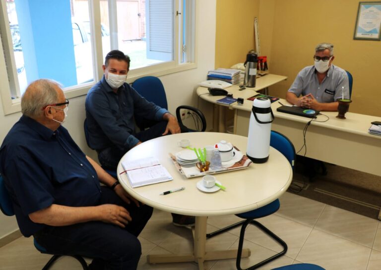 Reunião na sede da EMATER define novo plano de trabalho