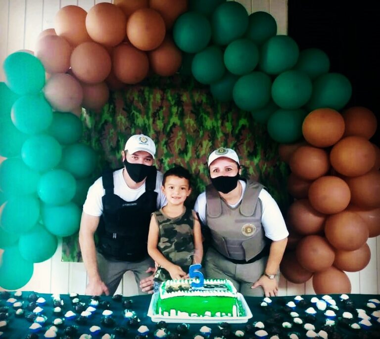 Policiais militares participam de festa de menino de 5 anos em Lajeado