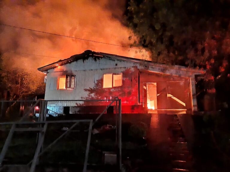 Incêndio no centro de Nova Bréscia destrói residência