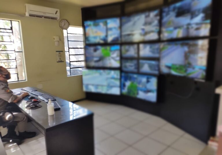Indivíduo é preso ao tentar arremessar maconha dentro do presídio