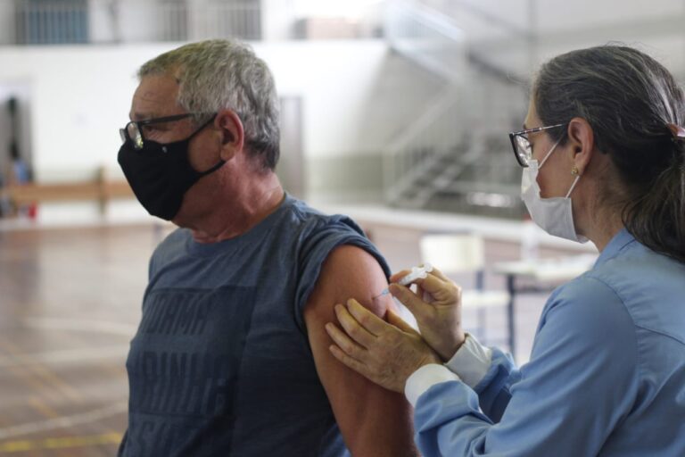 Amanhã tem segunda dose da CoronaVac em Encantado, saiba detalhes