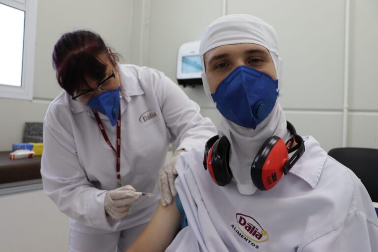 Dália Alimentos realiza vacinação em massa contra a Gripe H1N1