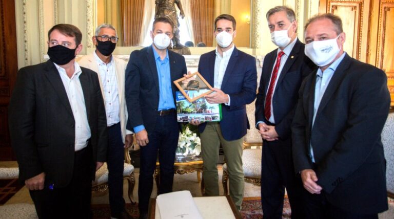 Governador conhece projeto do Cristo Protetor de Encantado