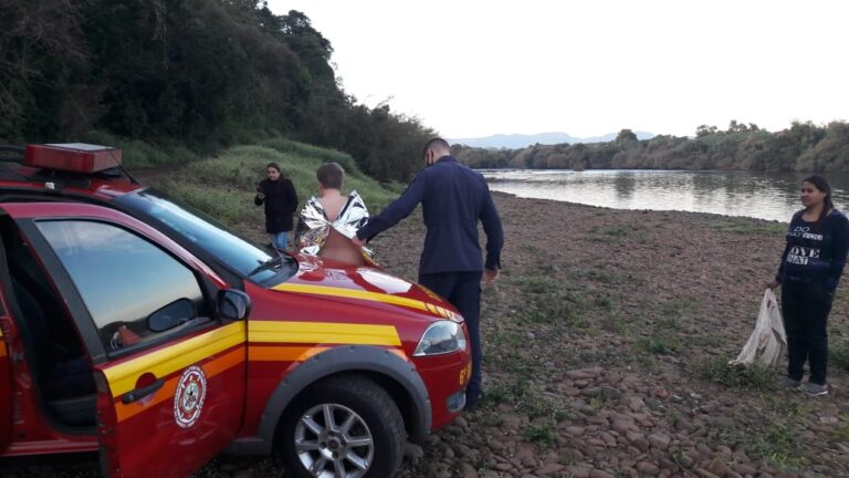 Jovem surta e é resgatado com hipotermia pelos bombeiros
