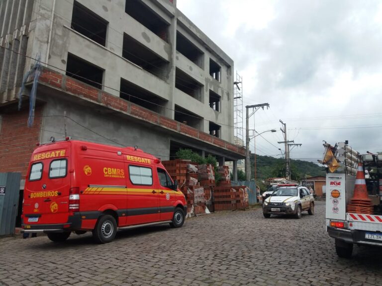 ATUALIZADO: Operário cai de andaime em obra em Encantado
