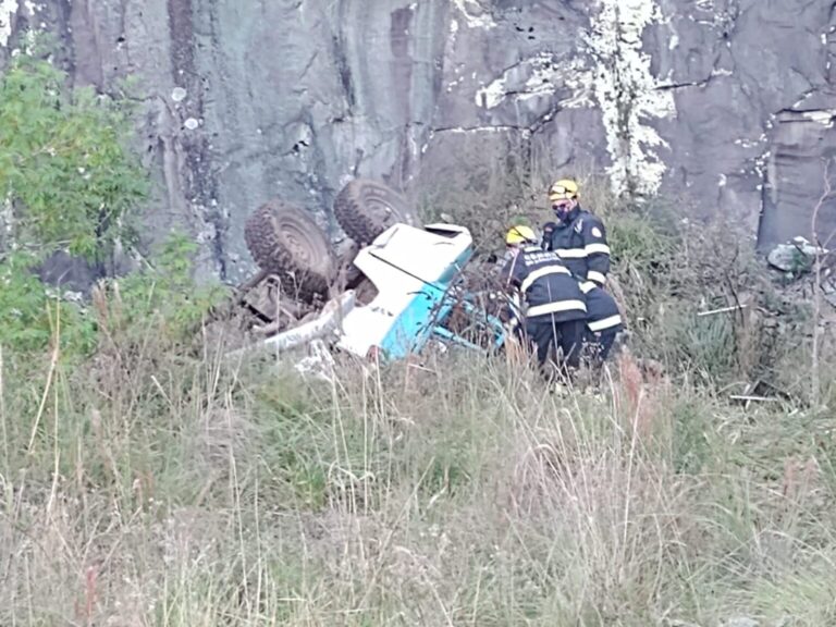 Jeep cai em pedreira em Arroio do Meio e motorista morre na hora