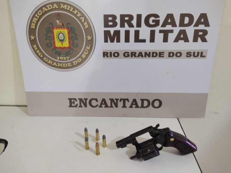 ENCANTADO: Criminosos deixam para trás arma de fogo ao fugir da Polícia em meio a matagal