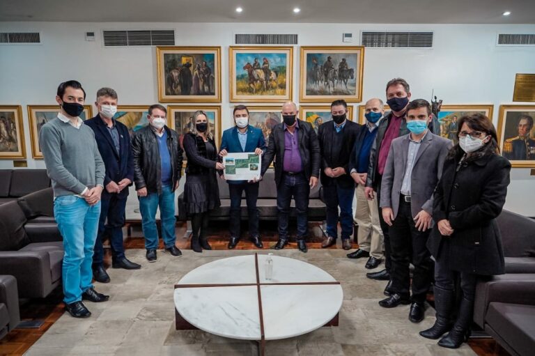 Prefeitos do Vale do Taquari apresentam projeto técnico da Rota do Pão e do Vinho ao DAER