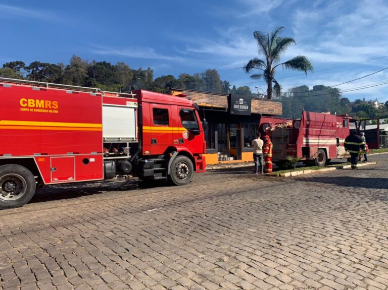 Incêndio consome hambuergueria de Putinga