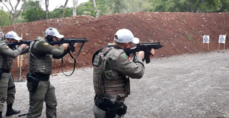 Policiais da Brigada Militar de Encantado recebem treinamento