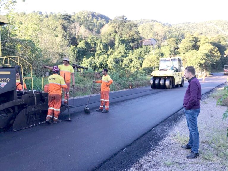 Estrada da Barra do Coqueiro pertencente ao Asfalto Comunitário começa a ser pavimentada