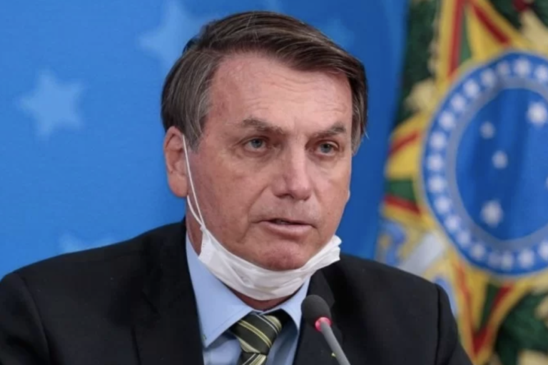 Bolsonaro diz que TCU tem relatório que põe em xeque metade dos óbitos atribuídos à Covid-19