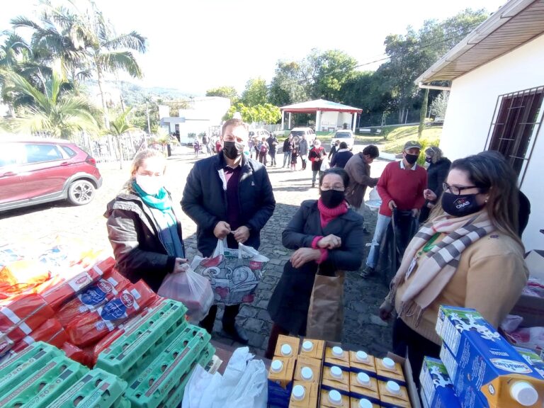 Famílias do programa Benefício de Prestação Continuada recebem cestas básicas