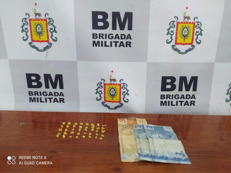 Homem e mulher de 20 anos são presos por tráfico de drogas em Taquari