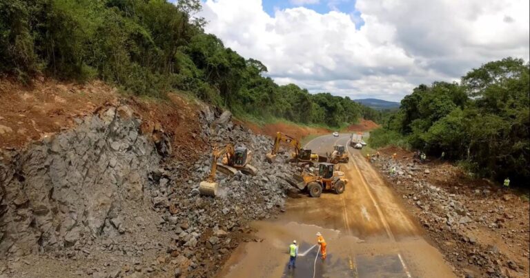 Pistas da BR-386 serão bloqueadas para detonações de rochas