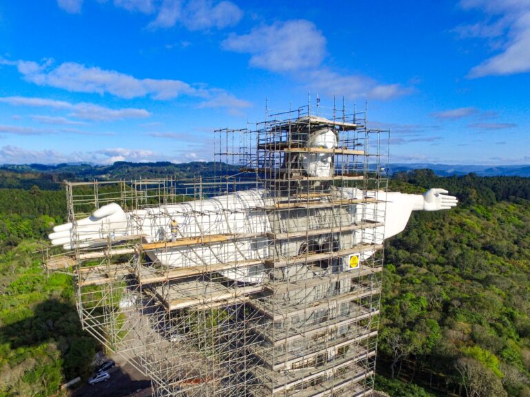 Coração do Cristo Protetor ganha forma