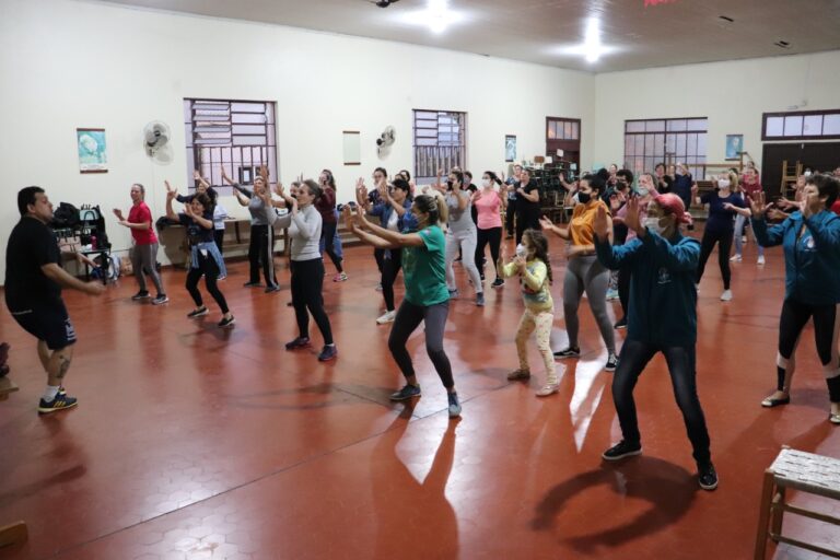 Aulas de dança envolvem idosos de vários bairros de Arroio do Meio