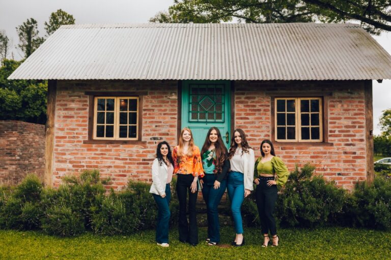 Candidatas a soberanas de Colinas conhecem pontos turísticos do município