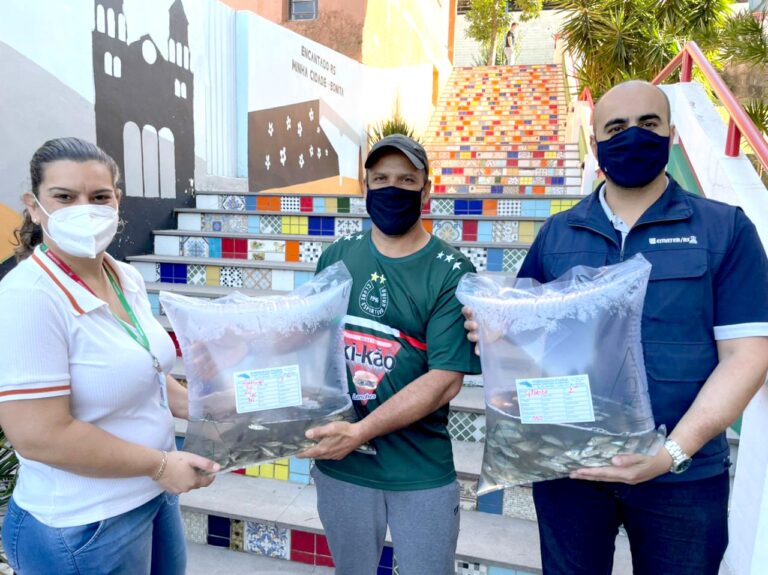 Cinco mil alevinos são entregues a produtores de Encantado