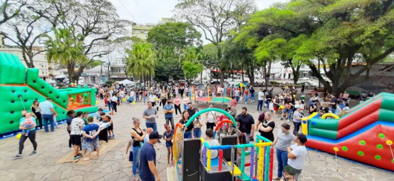 Diversão toma conta da Praça da Bandeira com a Festa das Crianças