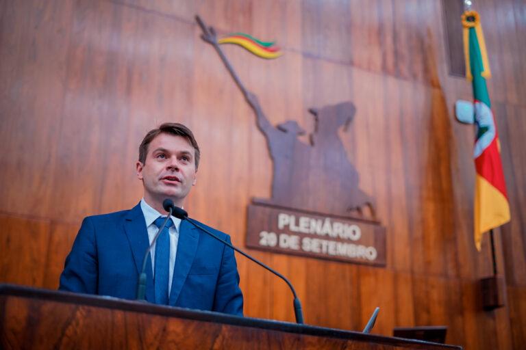Projeto prevê pagamento de tornozeleiras eletrônicas por presos no Rio Grande do Sul