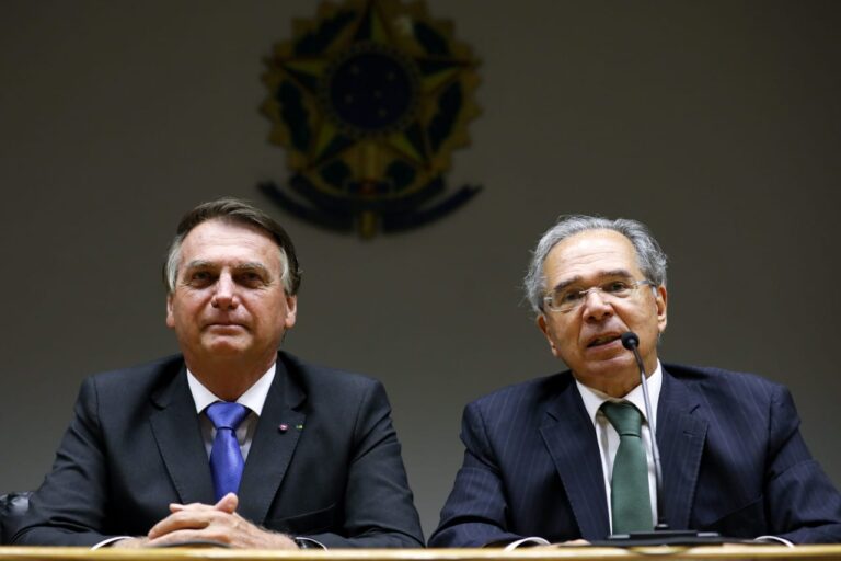 Governo federal zera Imposto de Importação de medicamentos para anemia, esclerose múltipla e diversos tipos de câncer