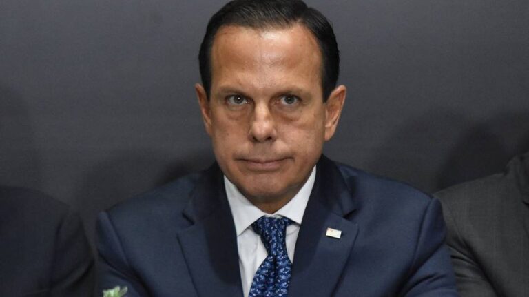 Líder do PSDB na Câmara de SP impõe revés a Doria e declara apoio a Leite
