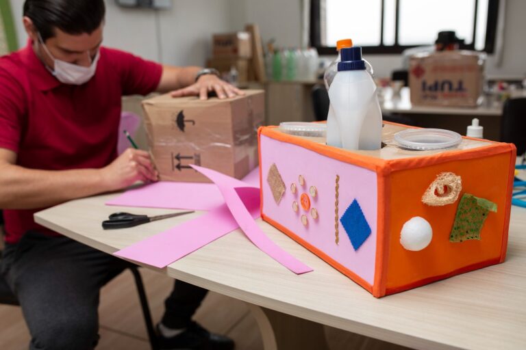 Oficina de brinquedos estimula vivência entre gerações em Colinas