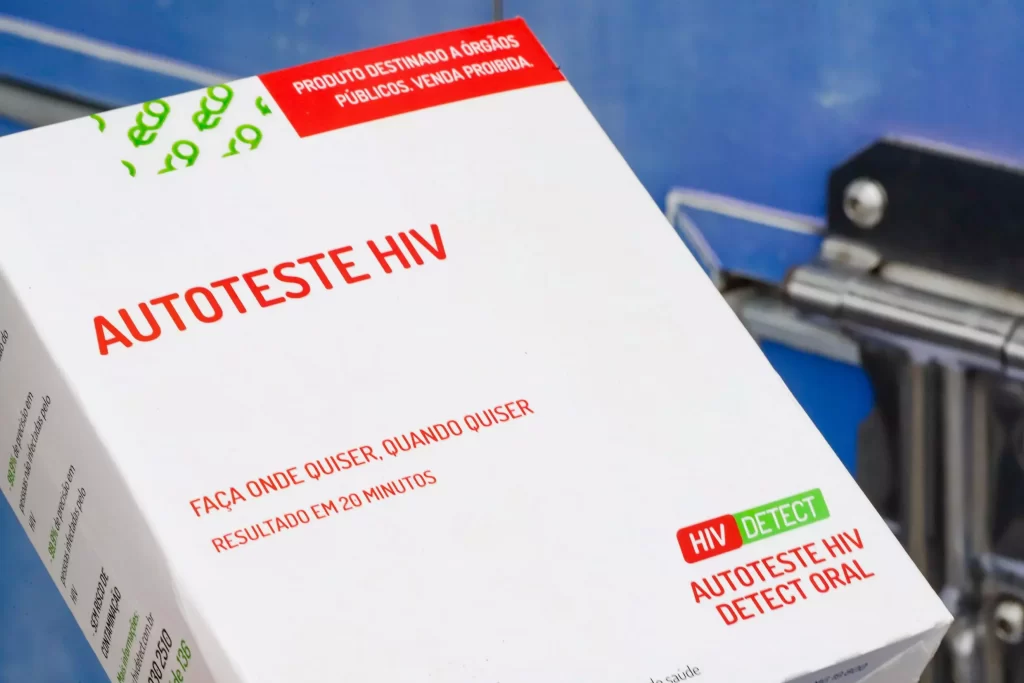 Porto Alegre oferece teste inovador de HIV que pode ser feito em casa