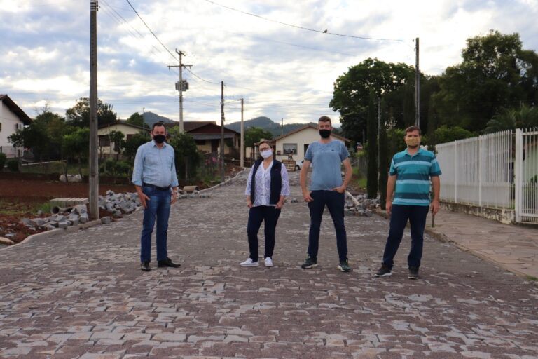 Pavimentações associativas seguem em ritmo acelerado em Arroio do Meio