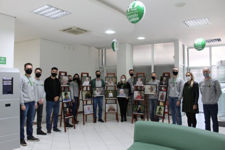 Exposição ‘Vivências 95+’ ocorre na agência Sicredi de Roca Sales
