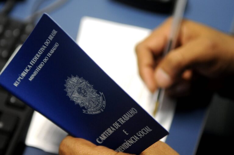 Varejo brasileiro projeta mais de cem mil vagas abertas no país até o final do ano
