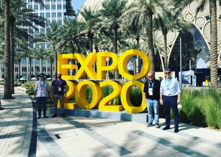 Edson Brum visita feira em Dubai