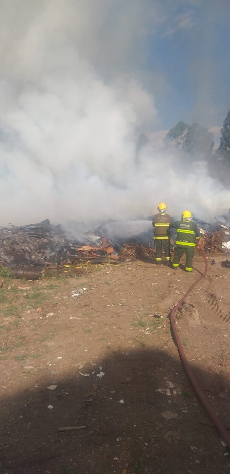 Incêndio de lixo no Bairro Lago Azul