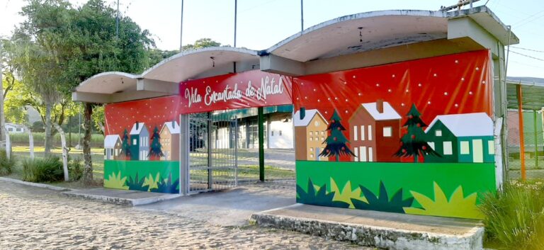 Procissão luminosa, acendimento das luzes e chegada do Papai Noel marcam abertura da programação natalina em Encantado