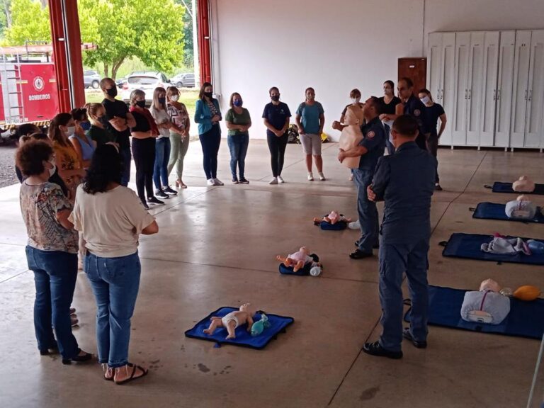 Professores participam de treinamento de atendimento pré-hospitalar e combate a incêndio