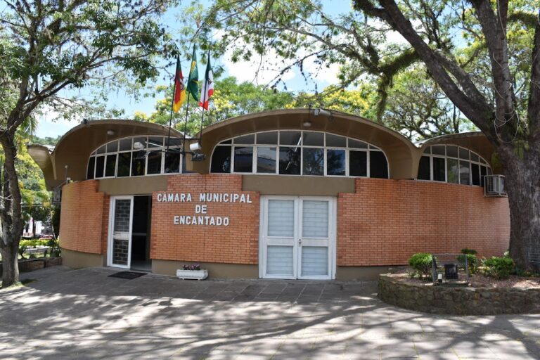 Vereadores de Encantado são os que mais gastam com viagens na região