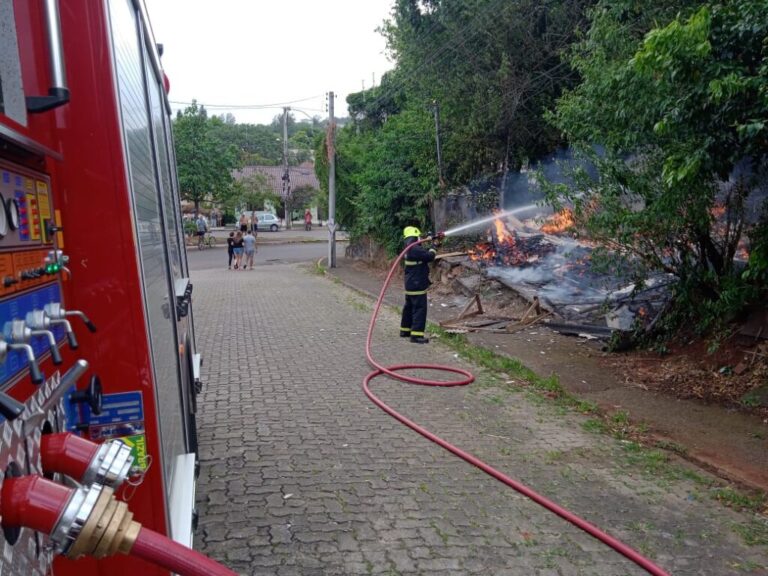 Homem morre em incêndio a uma residência em Estrela