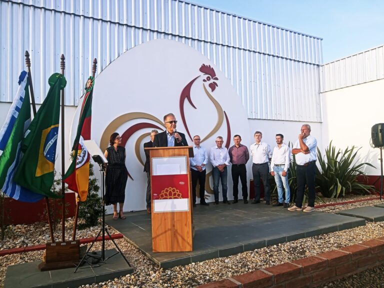 Dália inaugura matrizeiro em Vale Verde