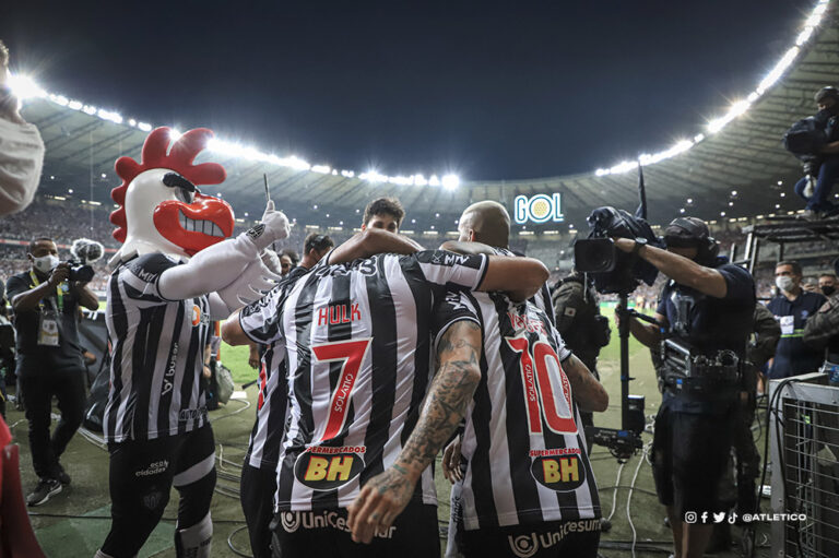 Rumo ao bicampeonato: Atlético-MG goleia Atlético-PR